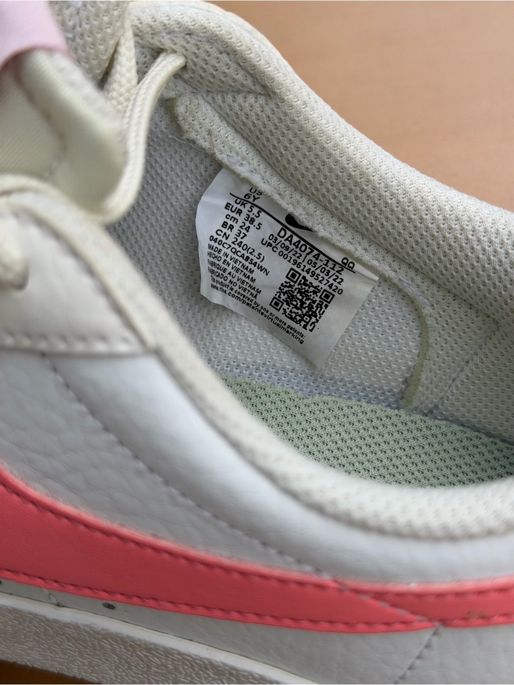 Nike White Coral Blazer Low Sneakers Cream Suede Trim 6 Youth 7.5 Women’s Baddie - Picture 7 of 9